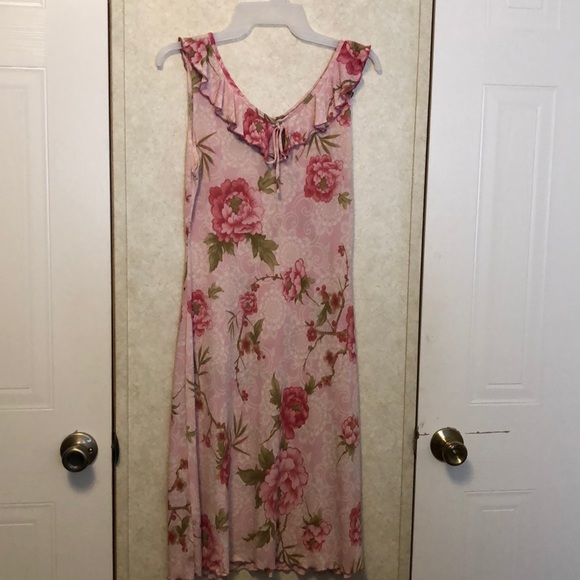 Dresses & Skirts - Pretty dress 🌸 Size M - EUC